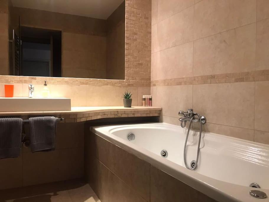 Апартаменты 5 Min From Papageorgiou Free Indoor Parking Салоники Экстерьер фото